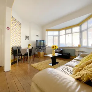 Cosy Old House Free Parking Close To Town & Apartment Bournemouth
