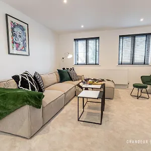  Apartment The Hideaway By Grandeur